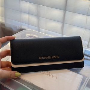Brand new Michael Kors wallet